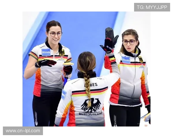 女子精英组刘羽：乐山赛道美丽，彝乡热情令人印象深刻