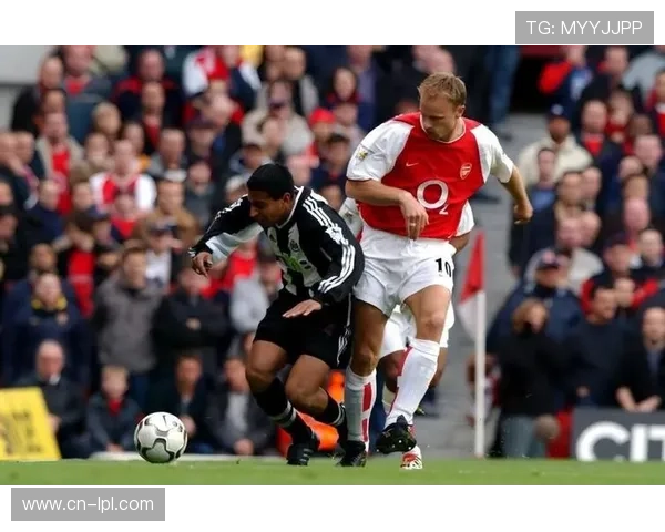 纽卡斯尔与利兹联进球大战，半场2-2平局