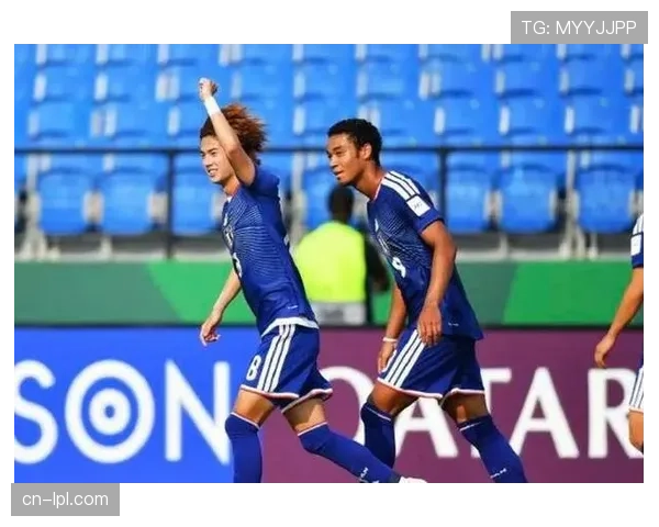 日本队列队鼓掌致敬中国U23，拼搏精神赢得尊重