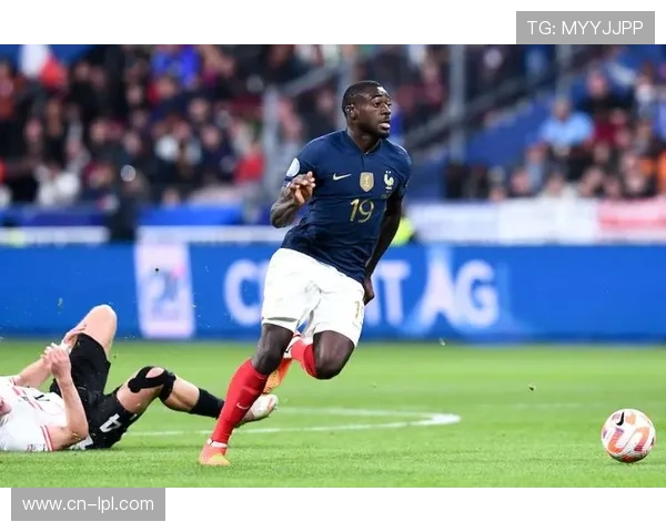 摩纳哥前锋福法纳替补登场攻入安慰球，展现个人能力