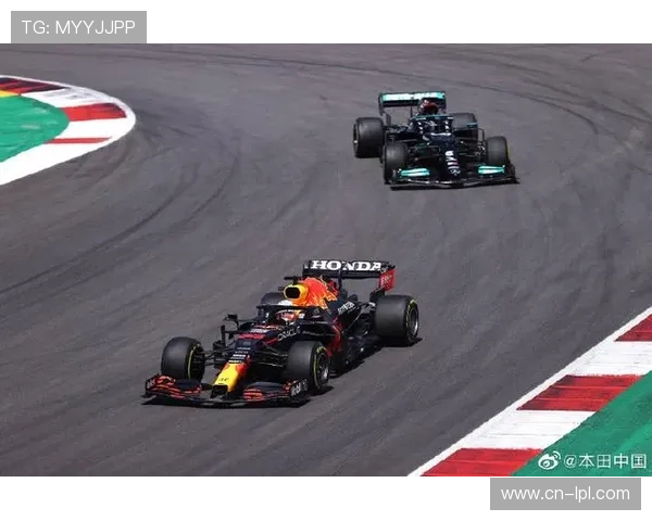 亚历克斯・佩雷兹蝇量级快速TKO，重回胜利轨道