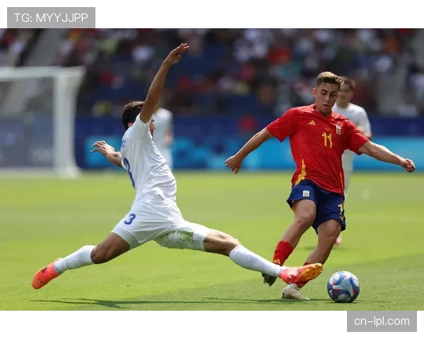 新星闪耀：18岁的巴黎小将埃梅里当选全场最佳球员